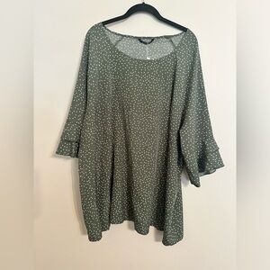 NWT Olive with white dots BloomChic blouse size 22/24